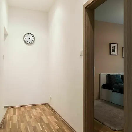 Apartmán For 10 Guests Center Of